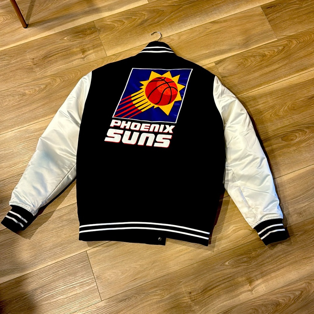Mitchell and Ness Men’s Phoenix Suns Jacket - Brand New - XL